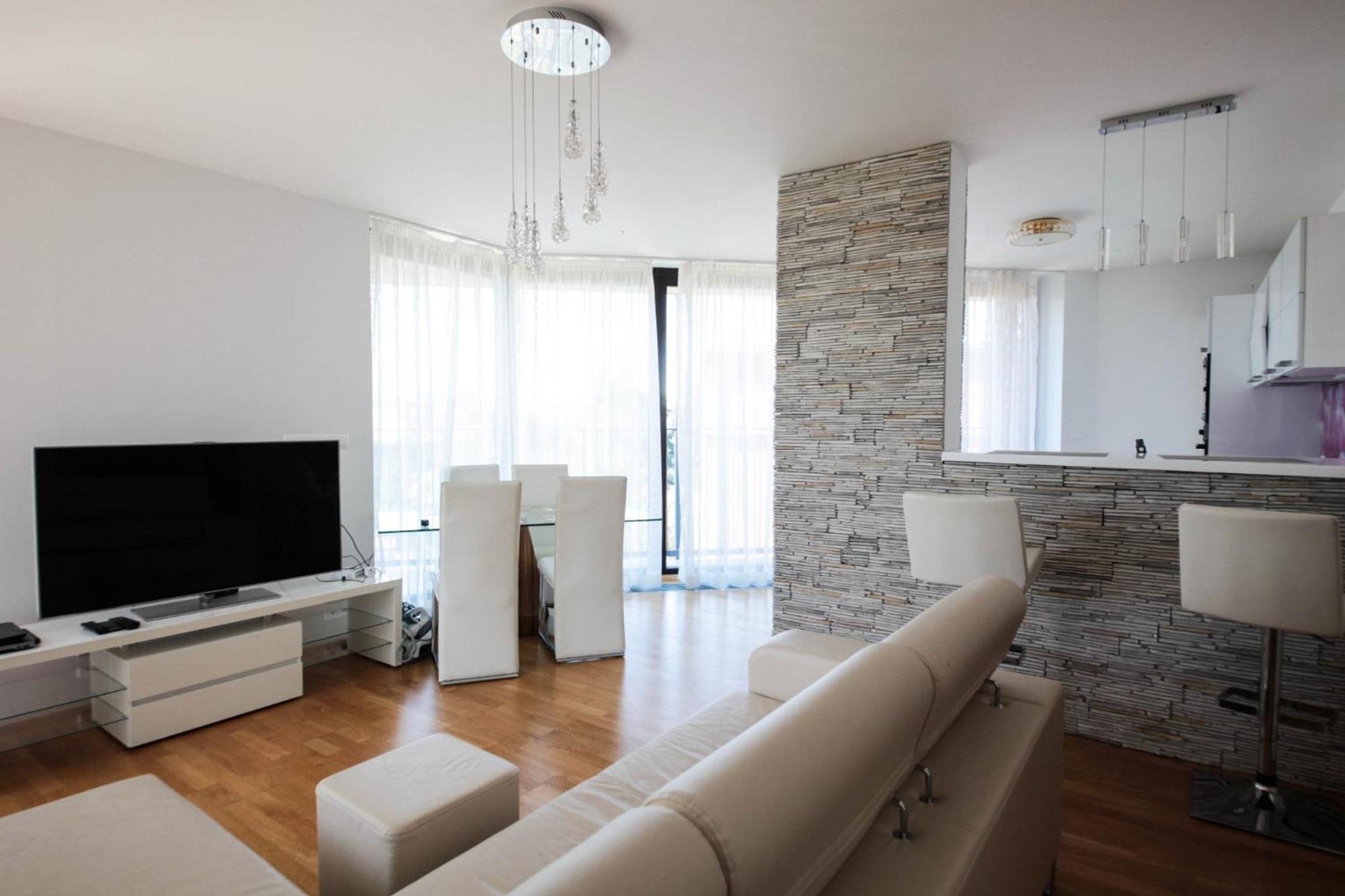 Prostorny 3kk S Krasnou Terasou A Vnitrnim Parkem Apartment Prague